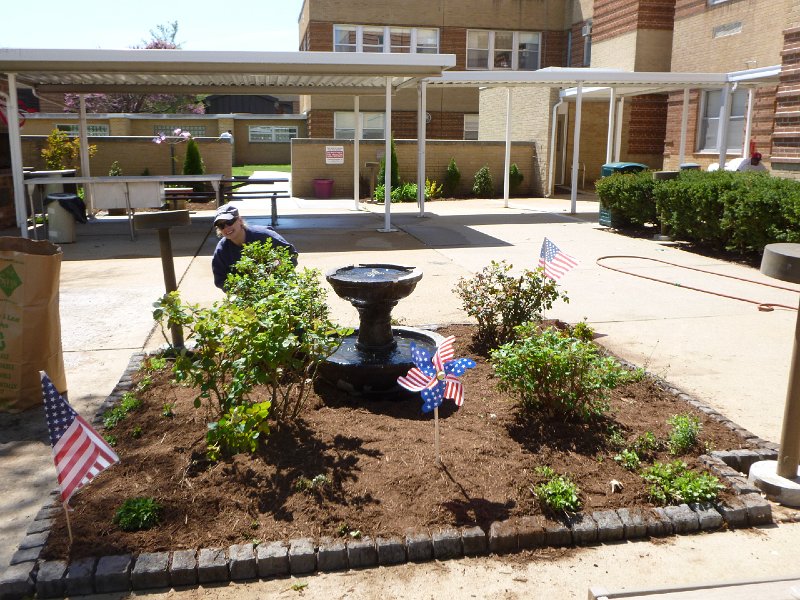 VA Garden April 2013 082